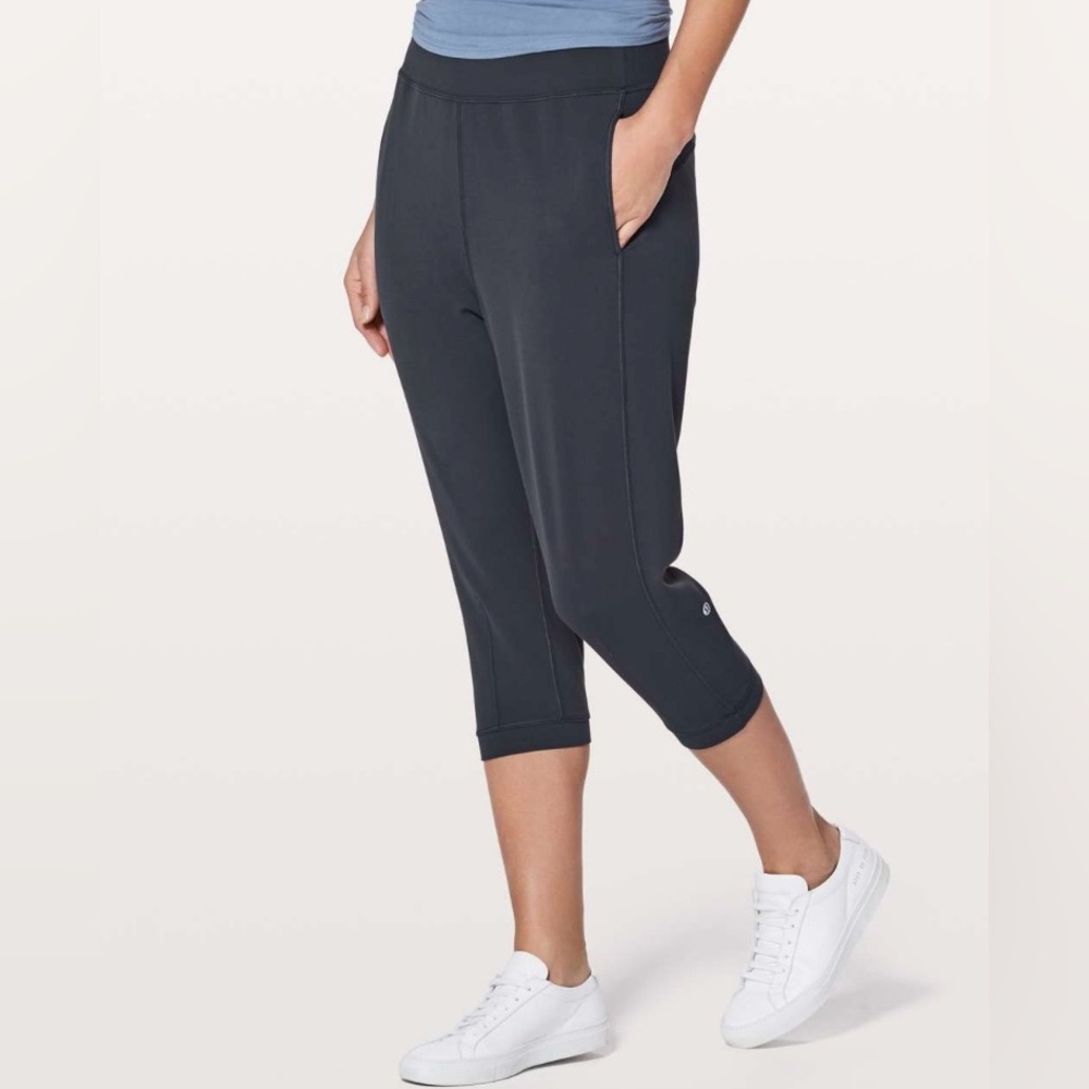 Lululemon Rejuvenate Crop 18 Blue Tied Size 2 Nulu Loose Sweatpants Pants GUC